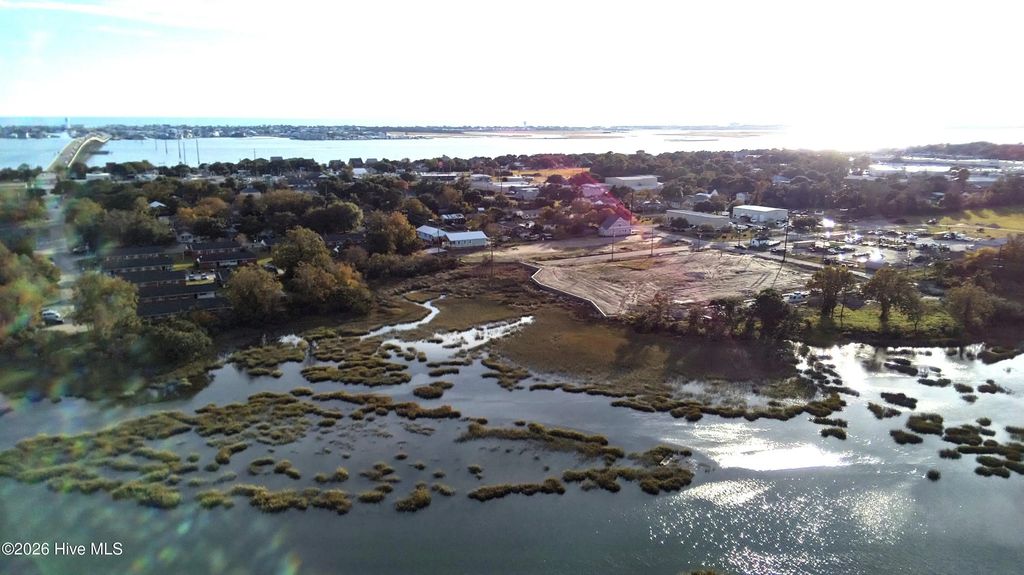 2409 E Myrtle Street, Morehead City