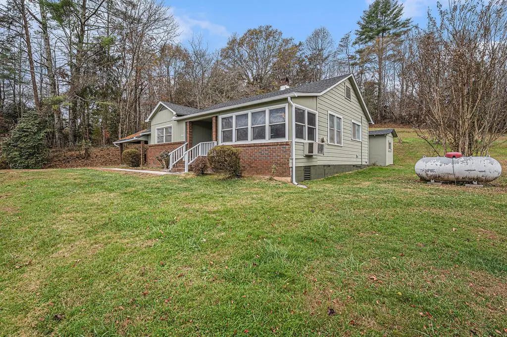 667 Ada Street, Other