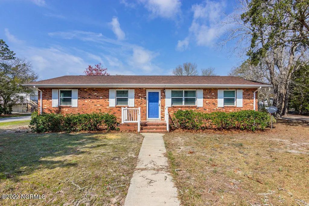 301 Ne 46th Street, Oak Island