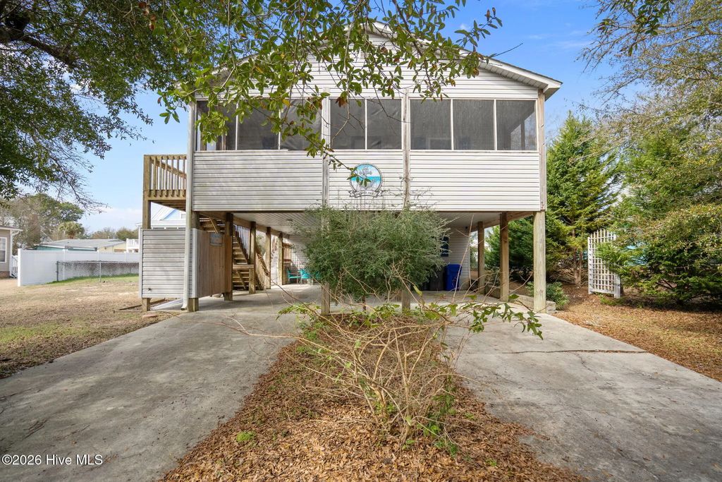 321 Ne 59th Street, Oak Island