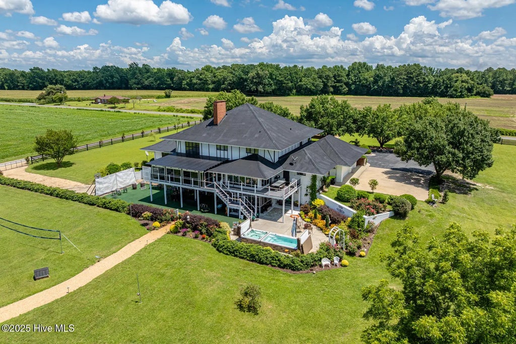 410 E Barefoot Road, Newton Grove