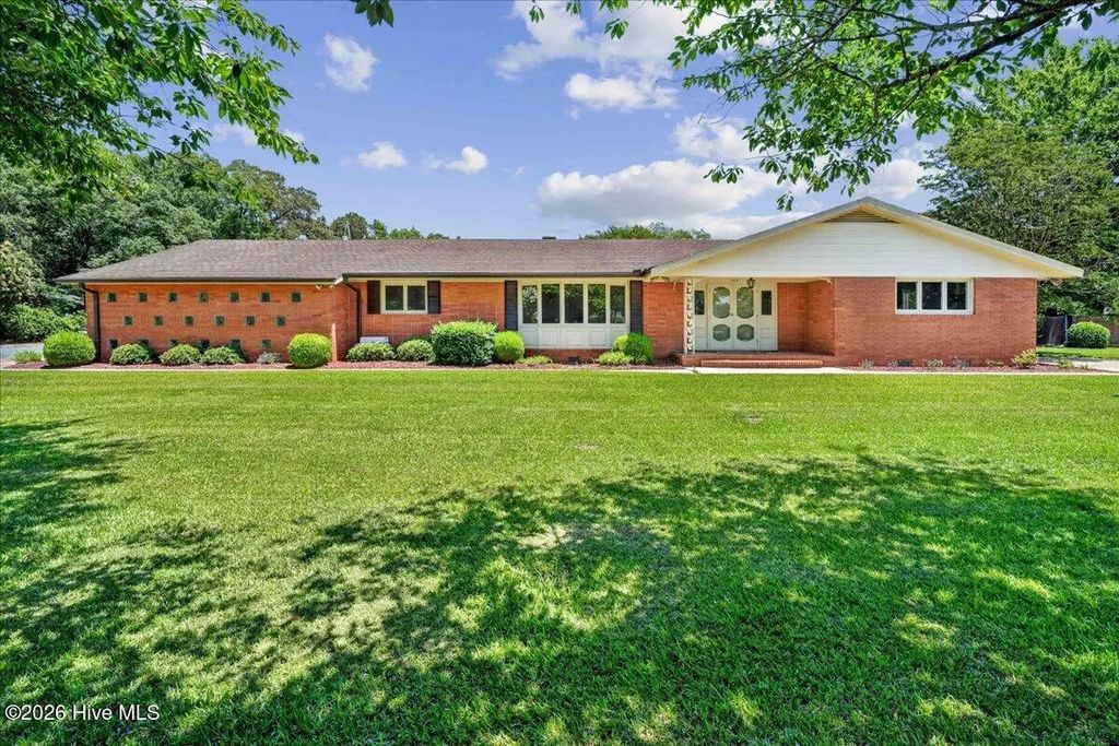 704 E Forest Hill Drive, Goldsboro