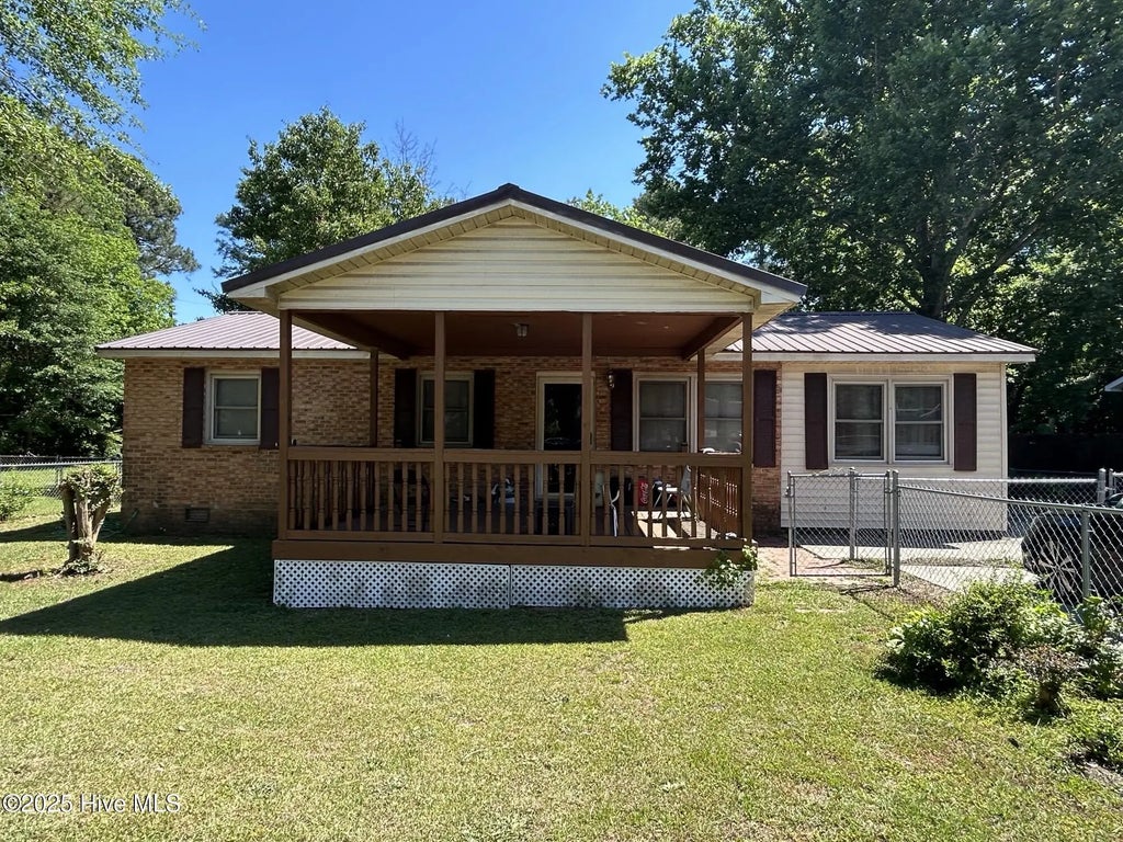 16121 Palomino Road, Laurinburg