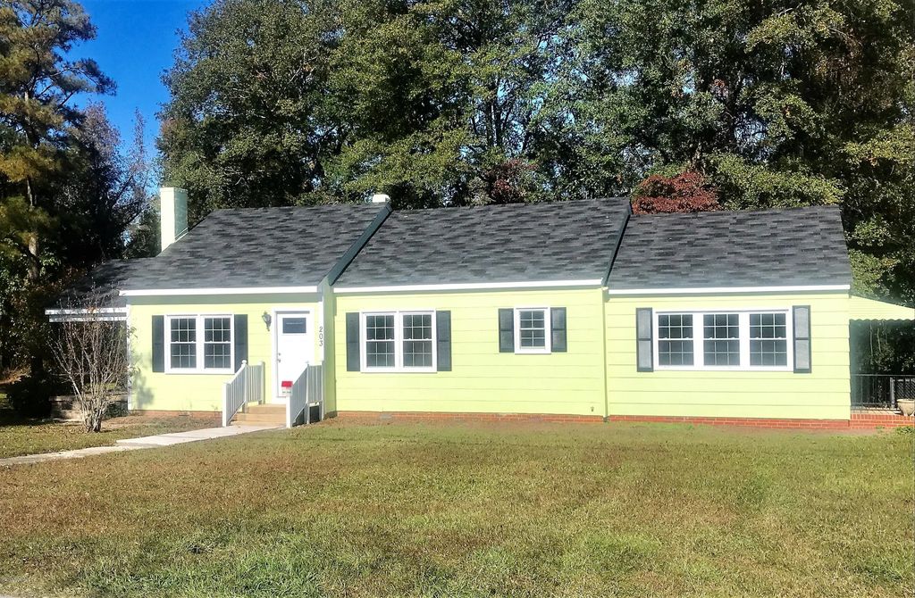 203 Willow Road, Clinton