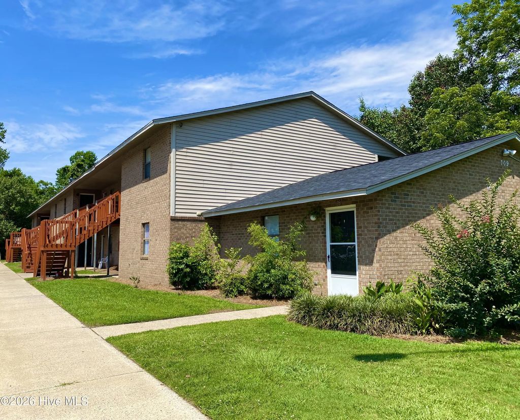 709 Patton Circle 29, Winterville