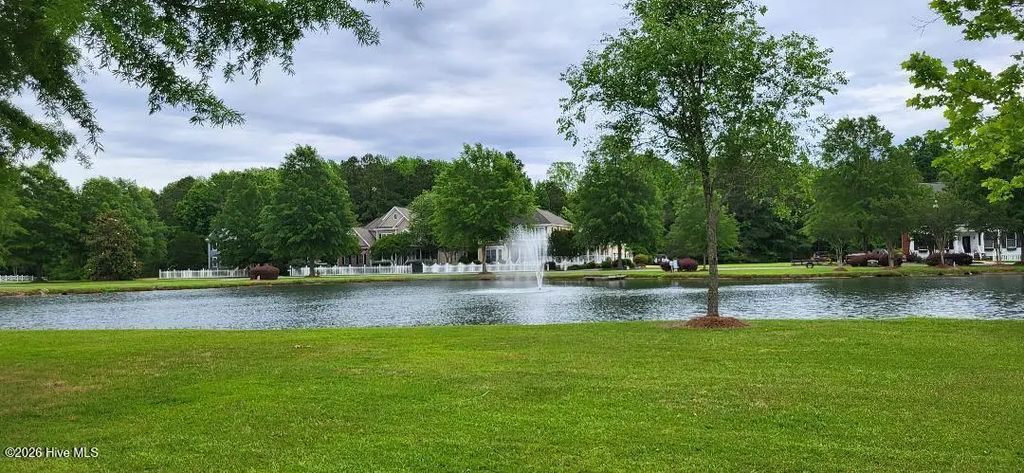 21-y Randolph Loop S, Hertford