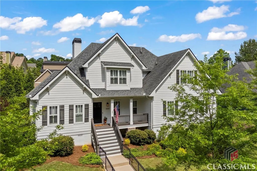 555 Red Bluff Drive, 