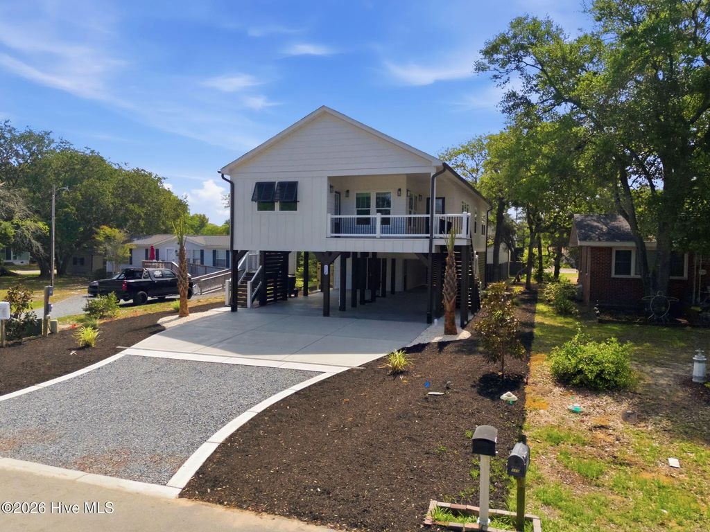 112 Ne 65th Street, Oak Island