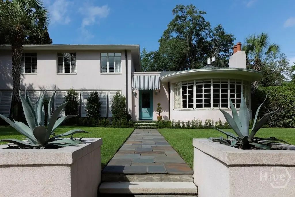 102 E 45th Street, Savannah