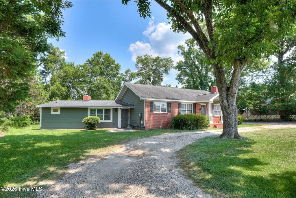 436 N Main Street, Saluda
