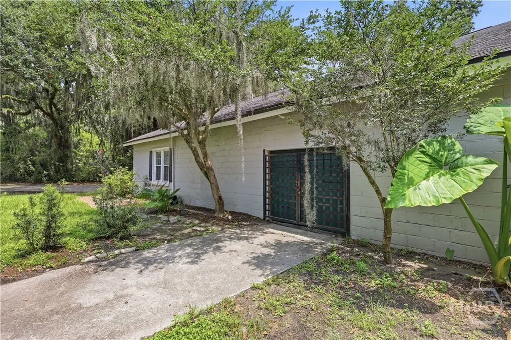 9670 Whitefield Avenue, Savannah