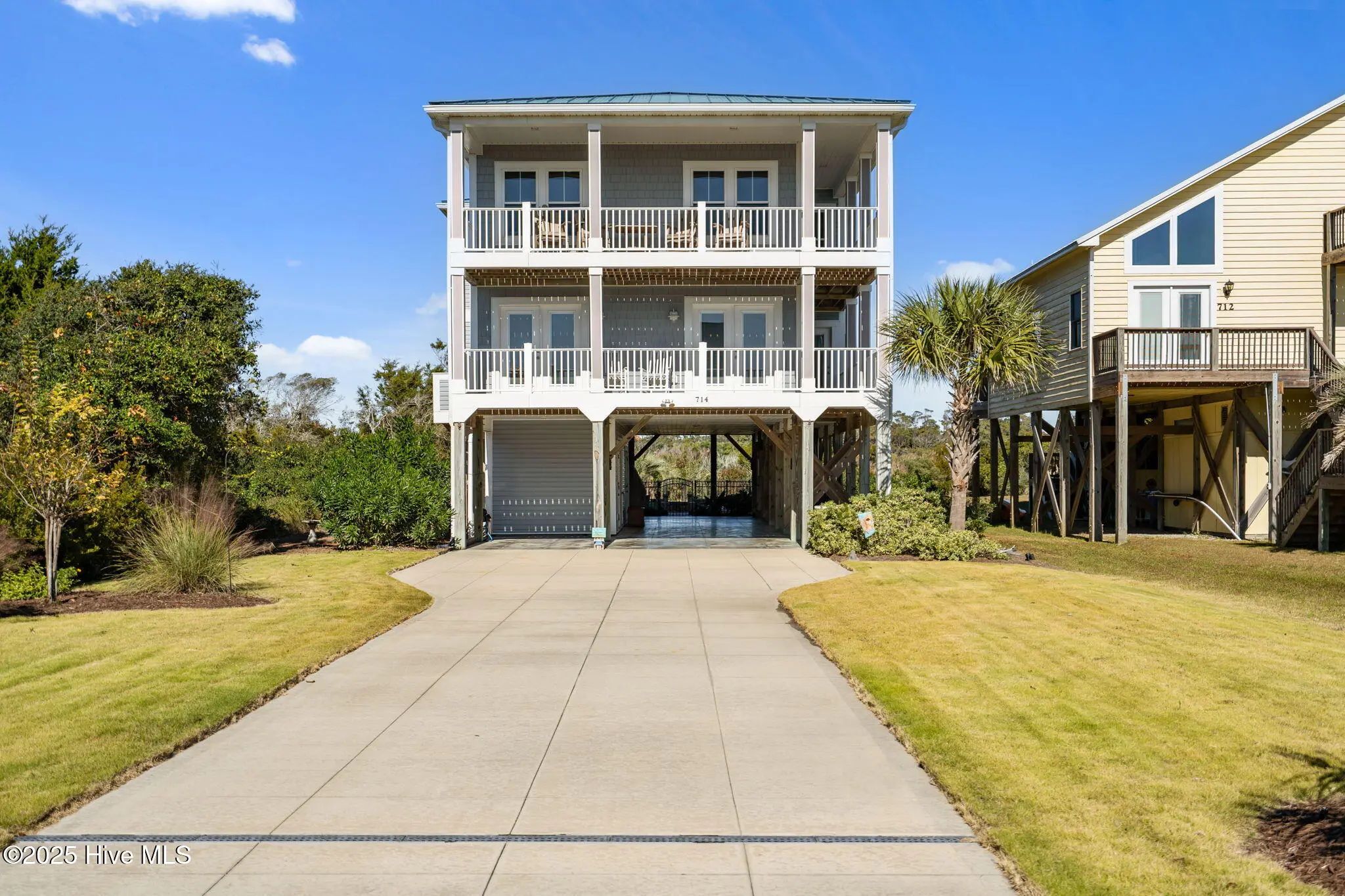 714 W Dolphin Drive, Oak Island