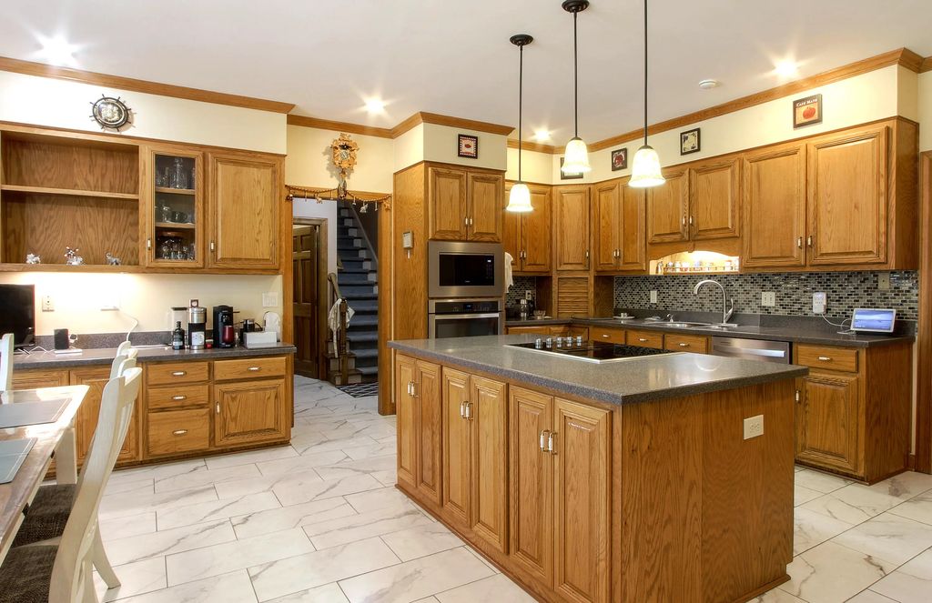 186 Kestwick Drive W, Columbia