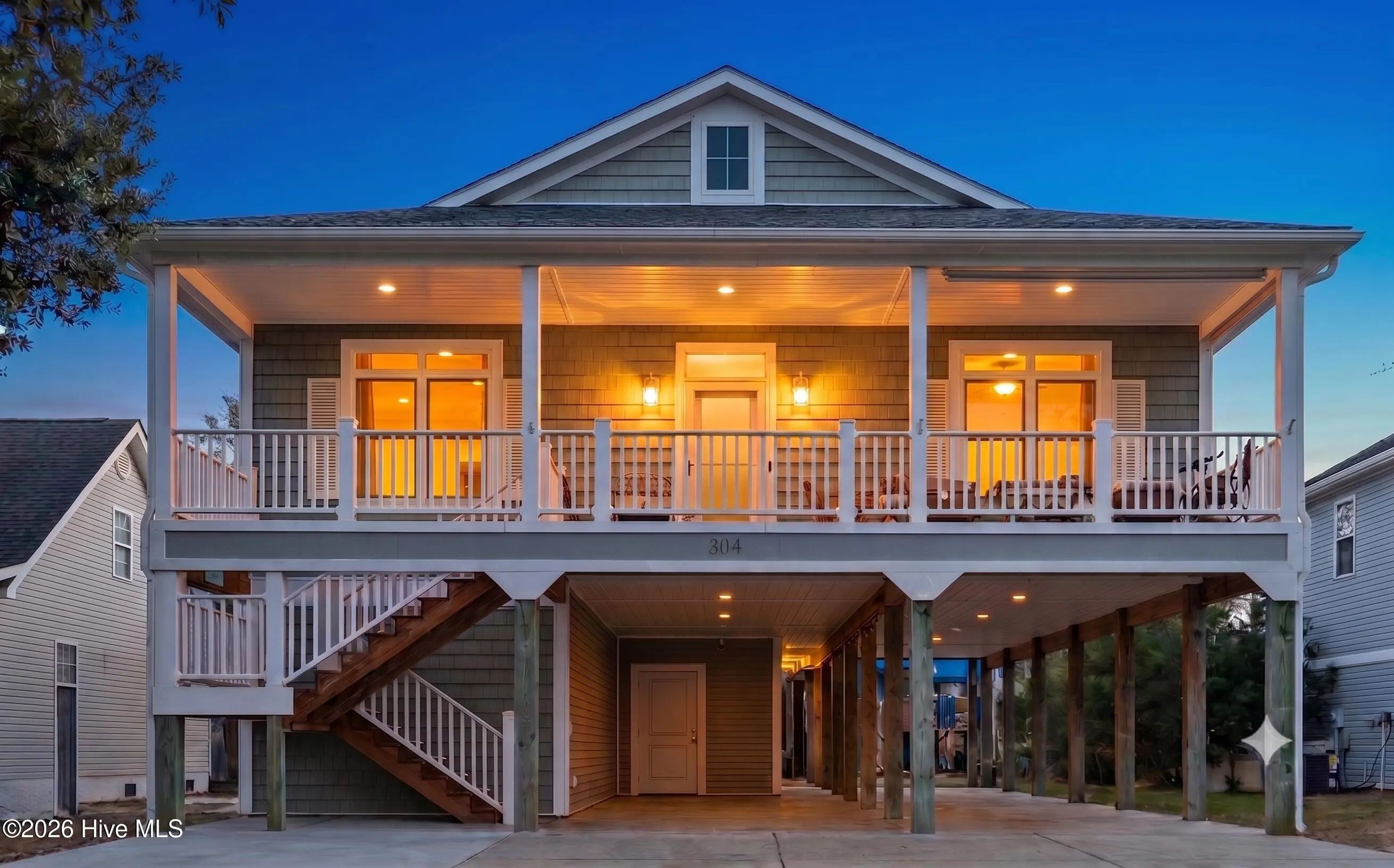 304 Ne 47th Street, Oak Island