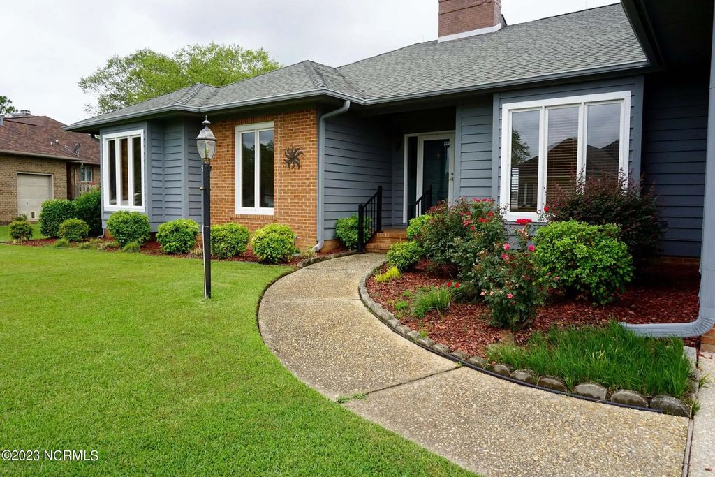 867 Castleberry Court, Vass