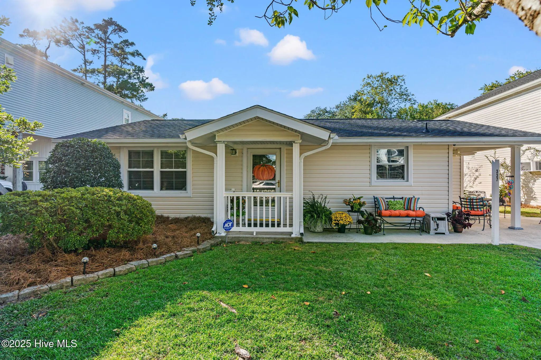 337 Ne 46th Street, Oak Island