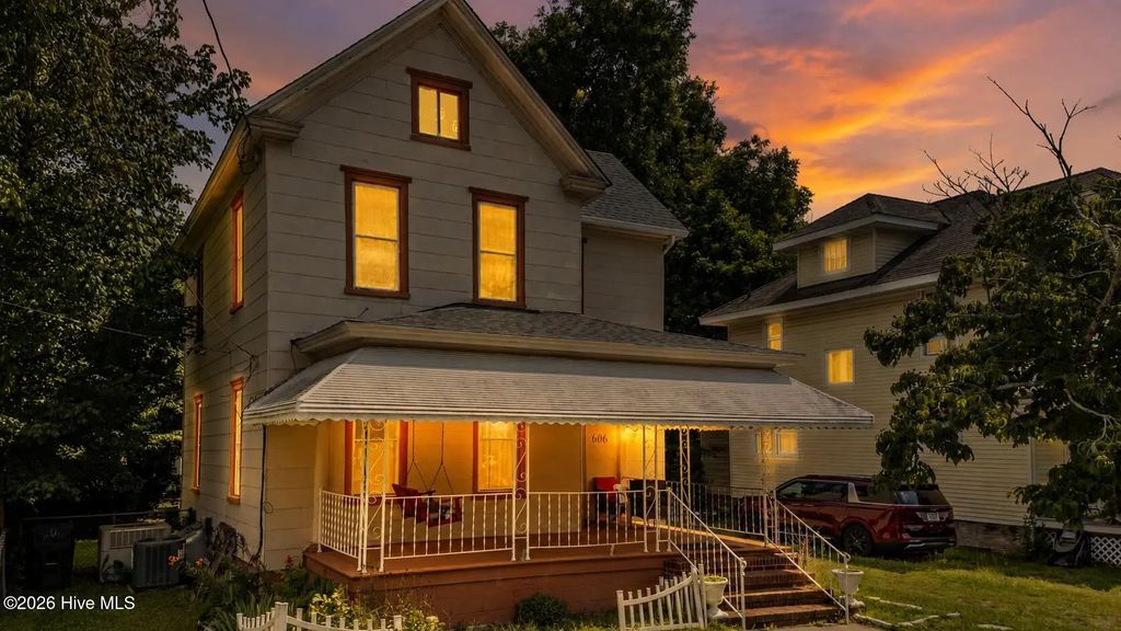 606 W Colonial Avenue, Elizabeth City