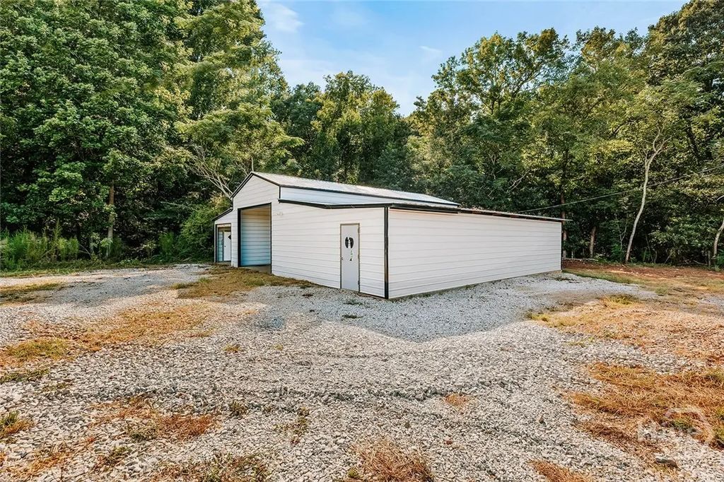50 Bob White Road, Colbert