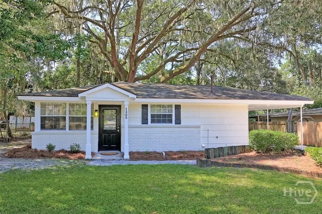 1505 W Creighton Place, Savannah