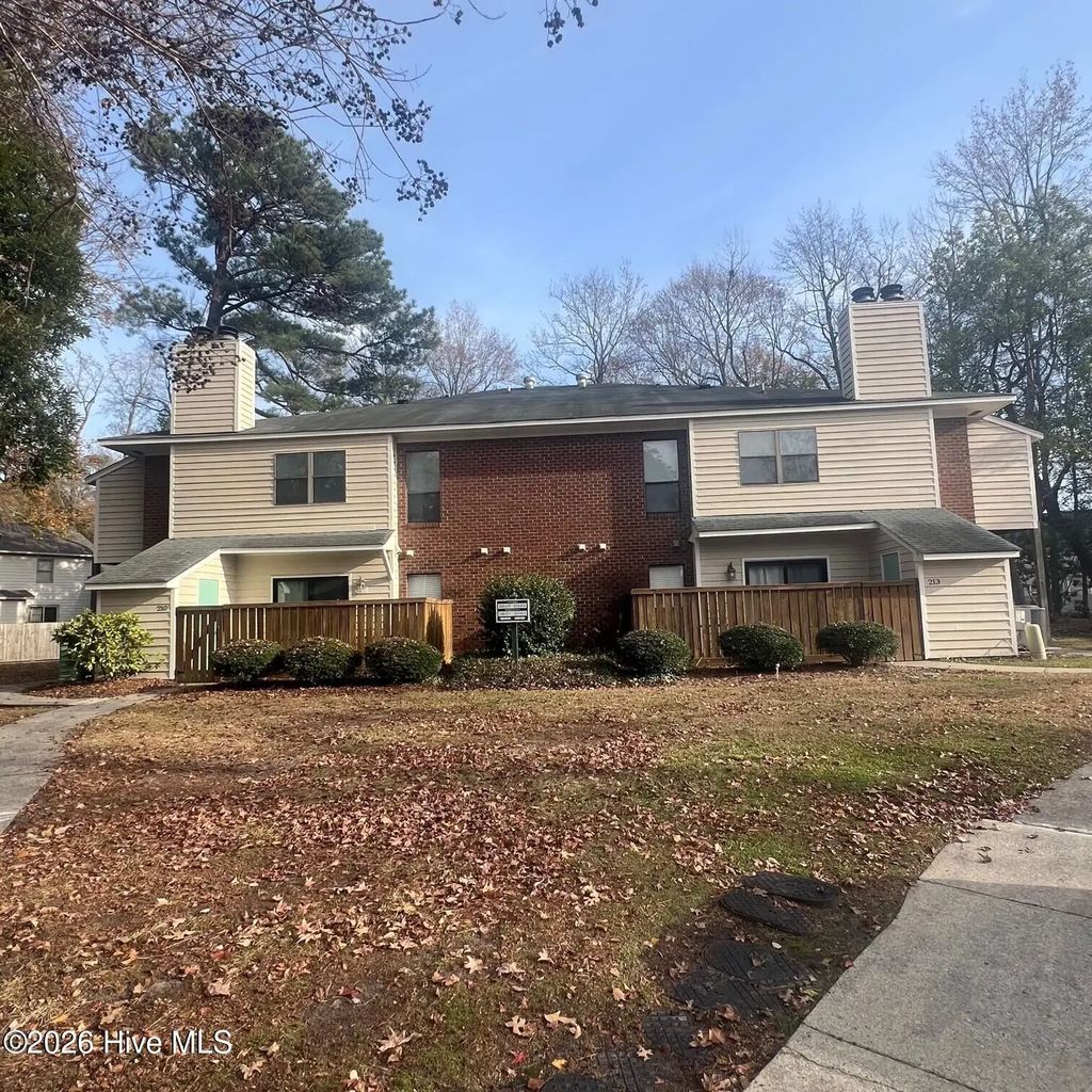 211 Hidden Branches Close, Winterville