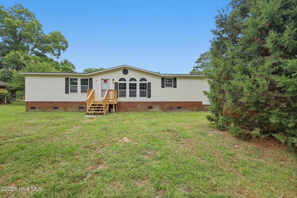 107 W Robertson Street, Beulaville