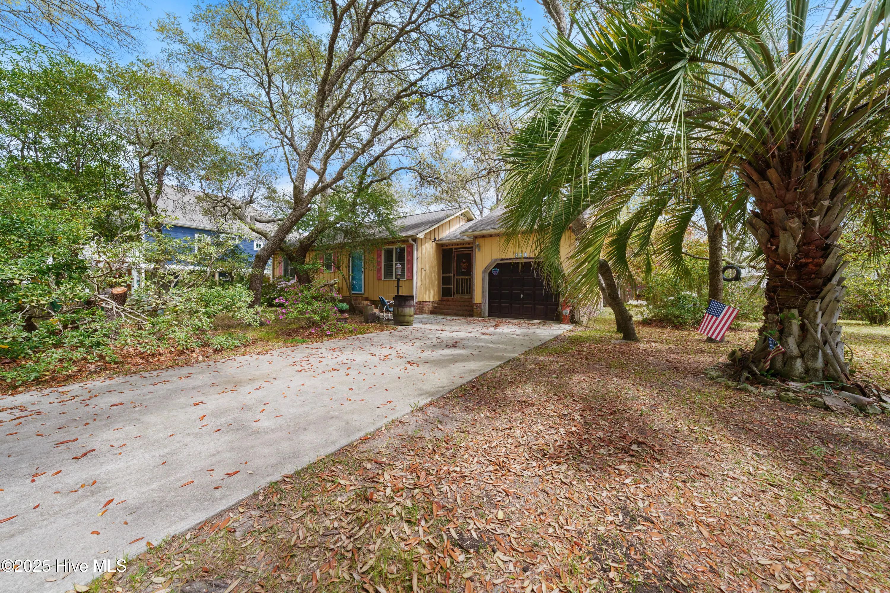226 Ne 41st Street, Oak Island