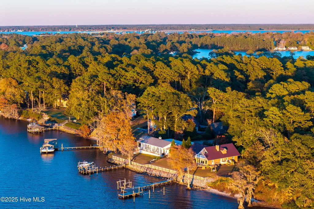 810 Madam Moores Lane, New Bern