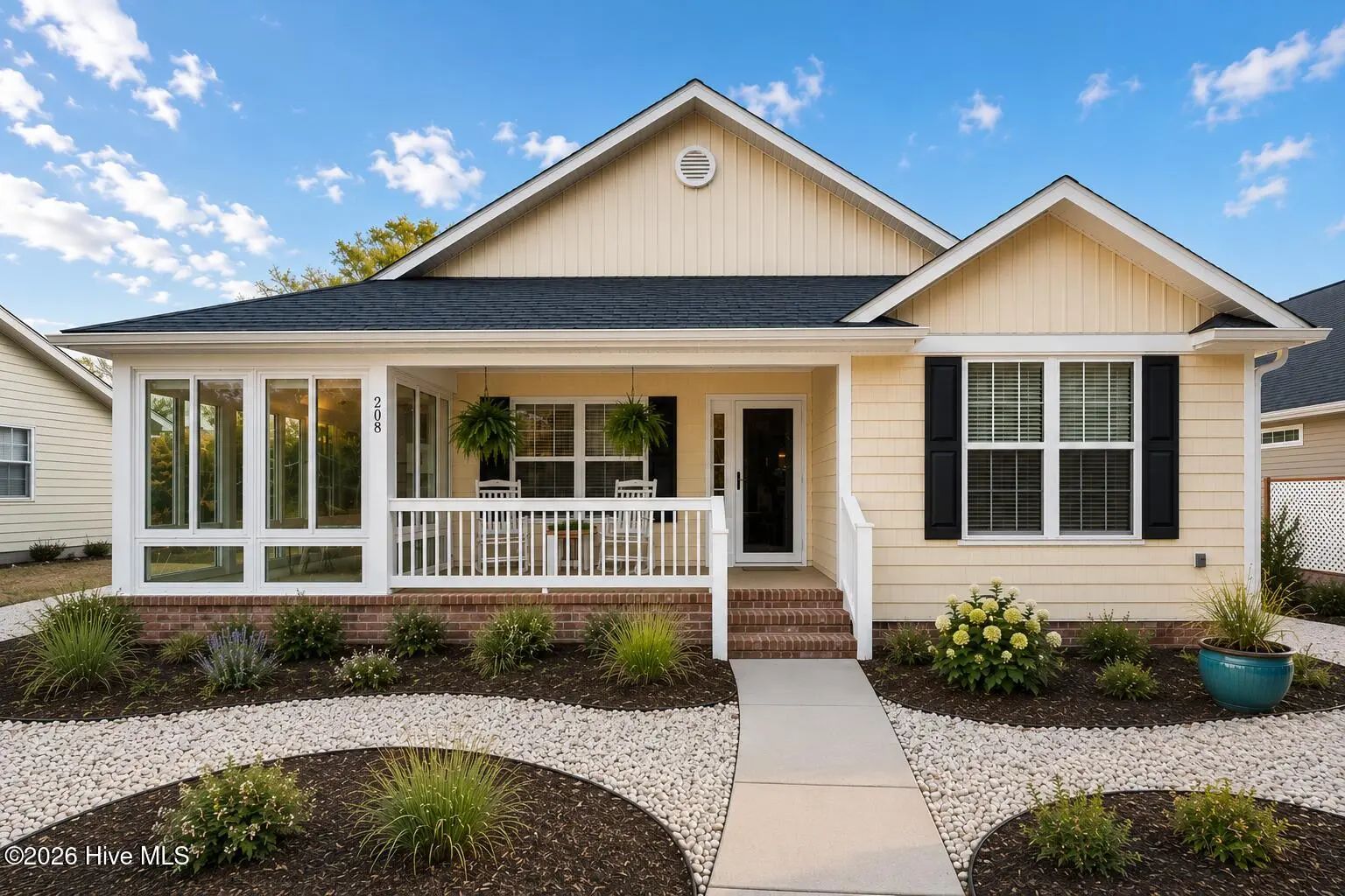 208 Ne 52nd Street, Oak Island