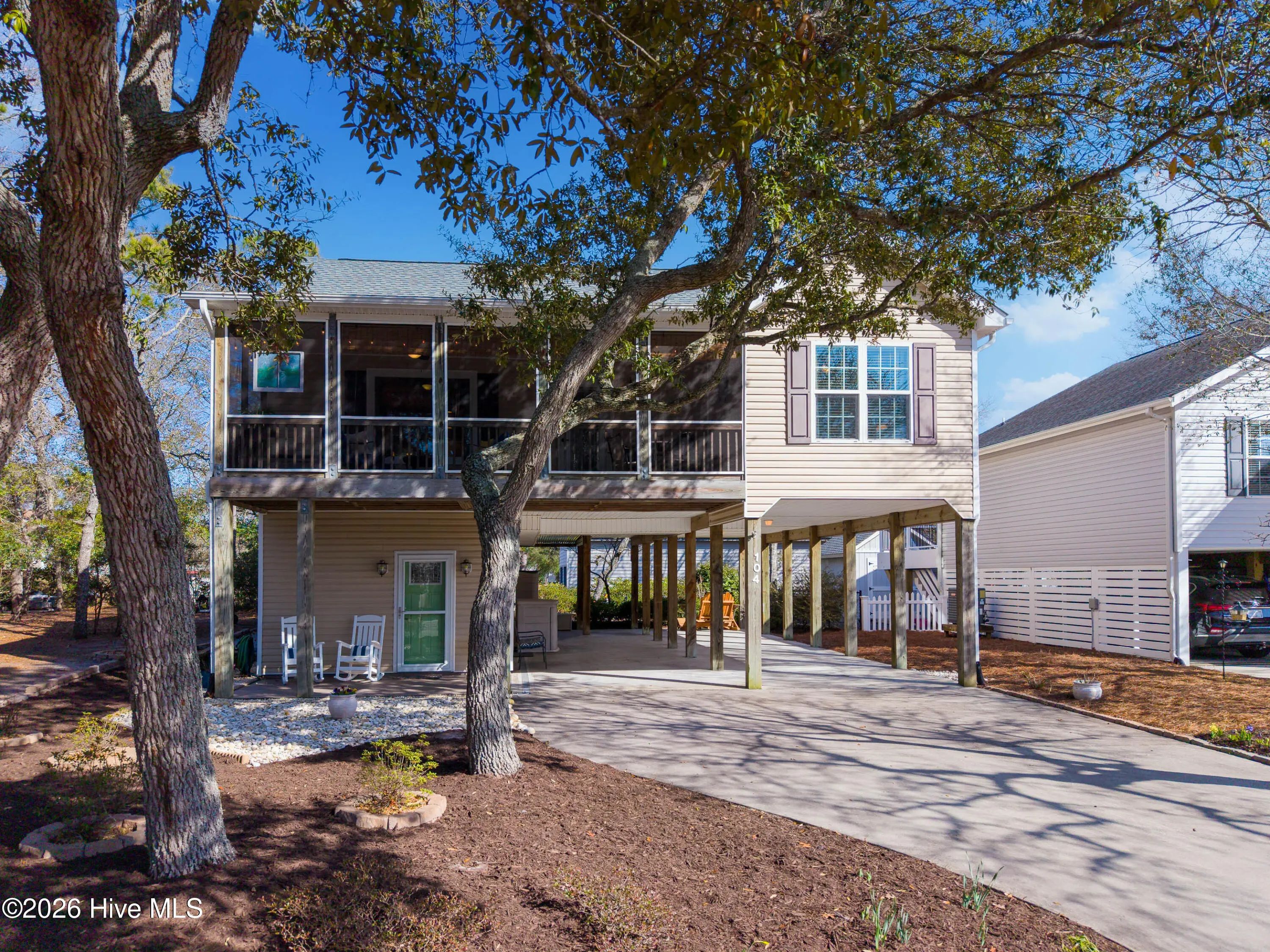 104 Ne 21st Street, Oak Island