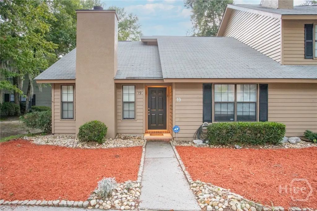 19 Hidden Lake Court, Savannah