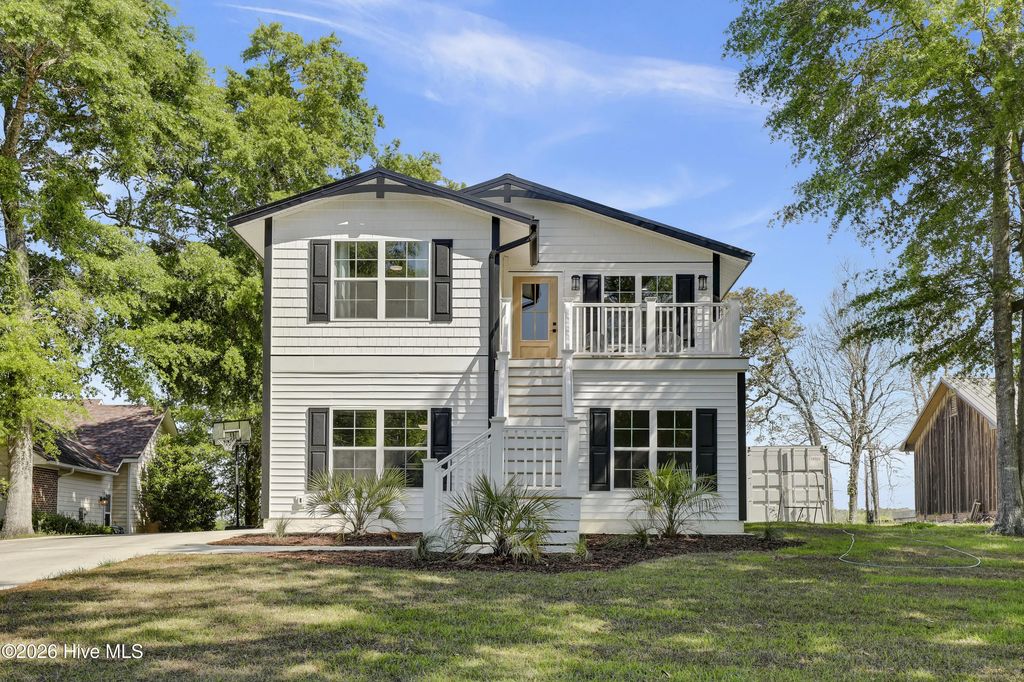 725 Chadwick Shores Drive, Sneads Ferry