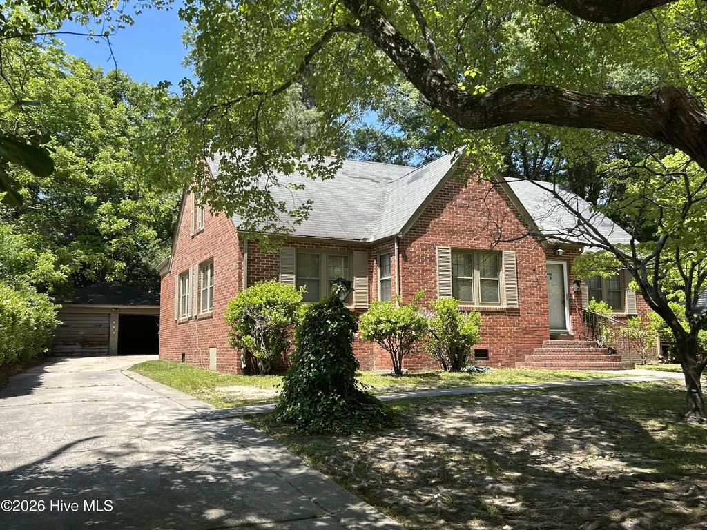 406 Rountree Street W, Ash