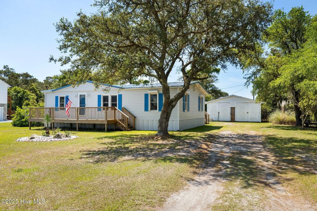118 Diamond City Drive, Harkers Island