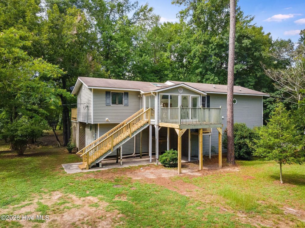 105 Whitestocking Ext, Burgaw