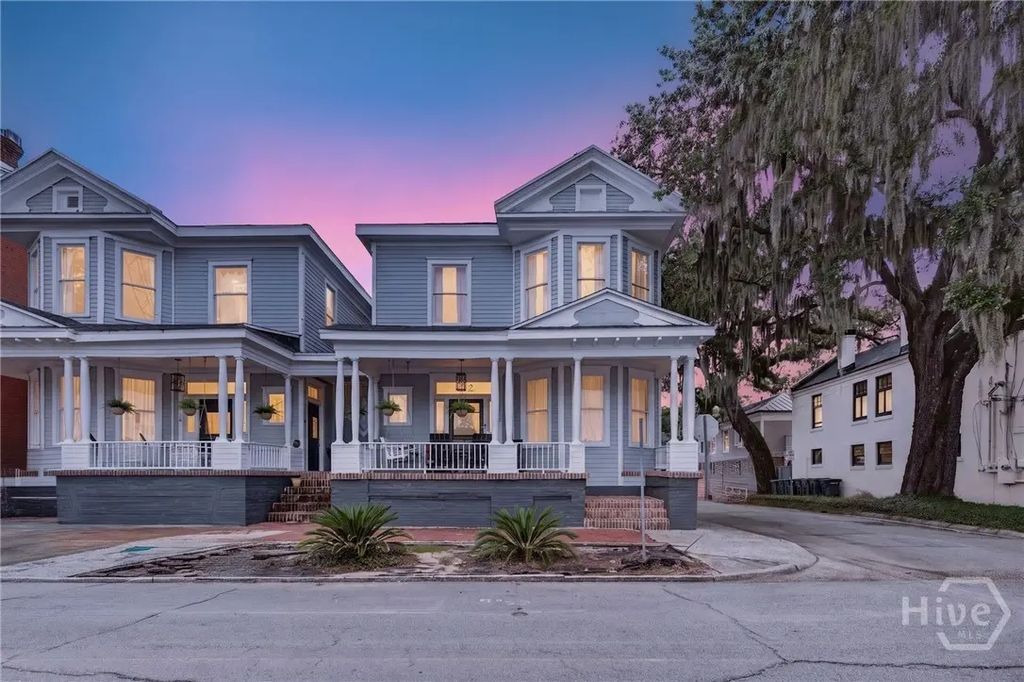 114 W Waldburg Street, Savannah