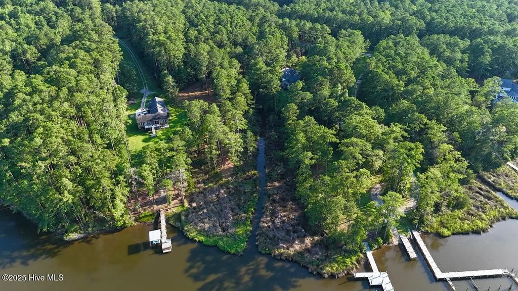394 Bay Shores Road, Merritt
