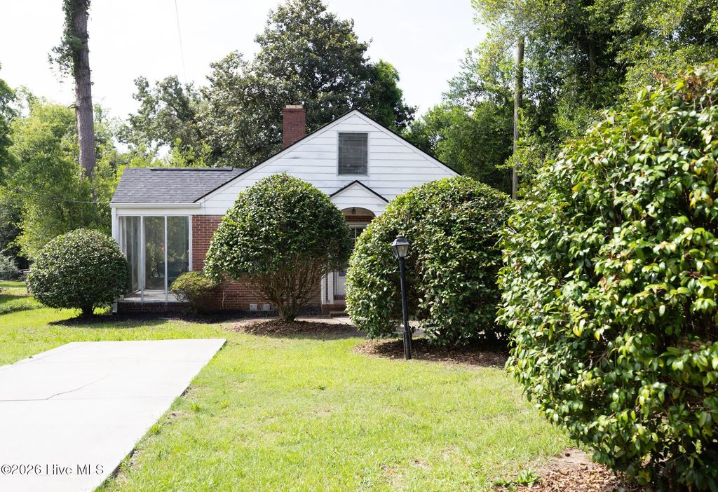 1762 Pinetree Road, Richmond