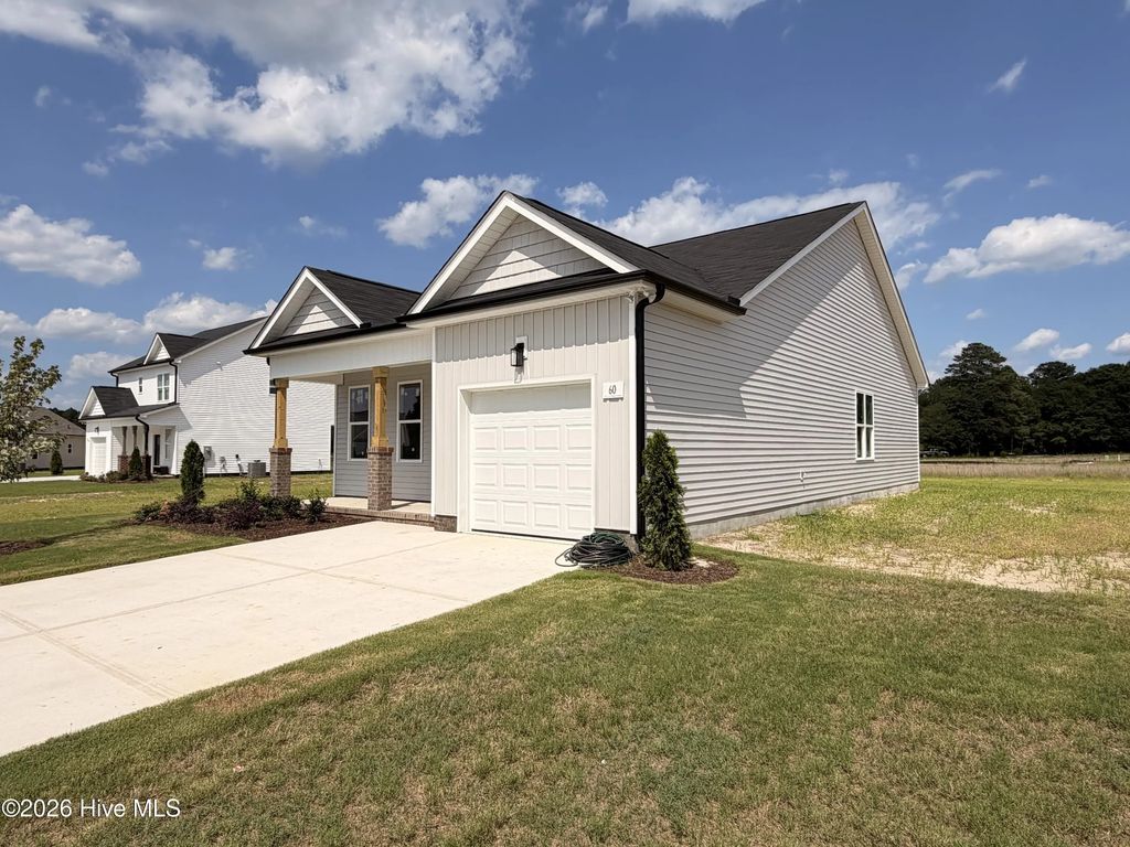 60 W Coulter Court, Selma