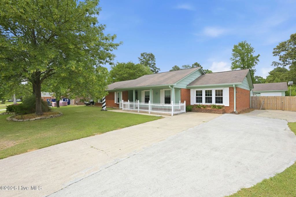 913 Colony Drive, New Bern