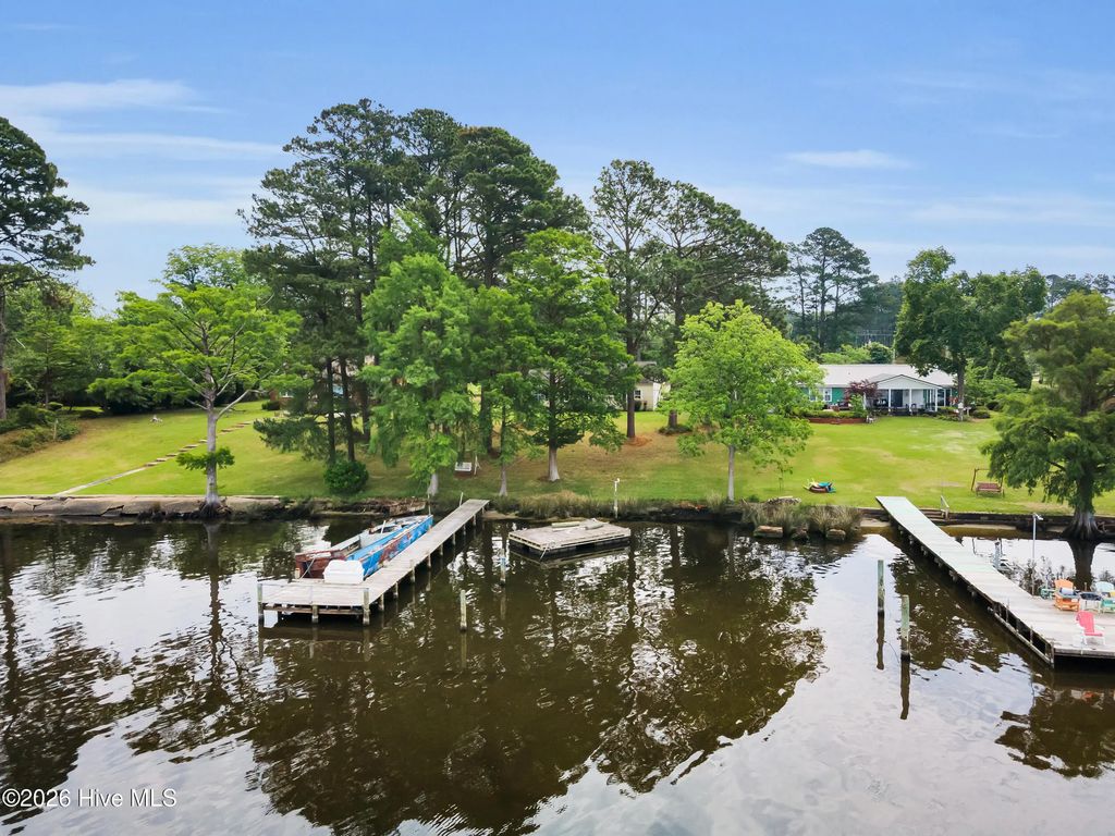 402 Madam Moores Lane, New Bern