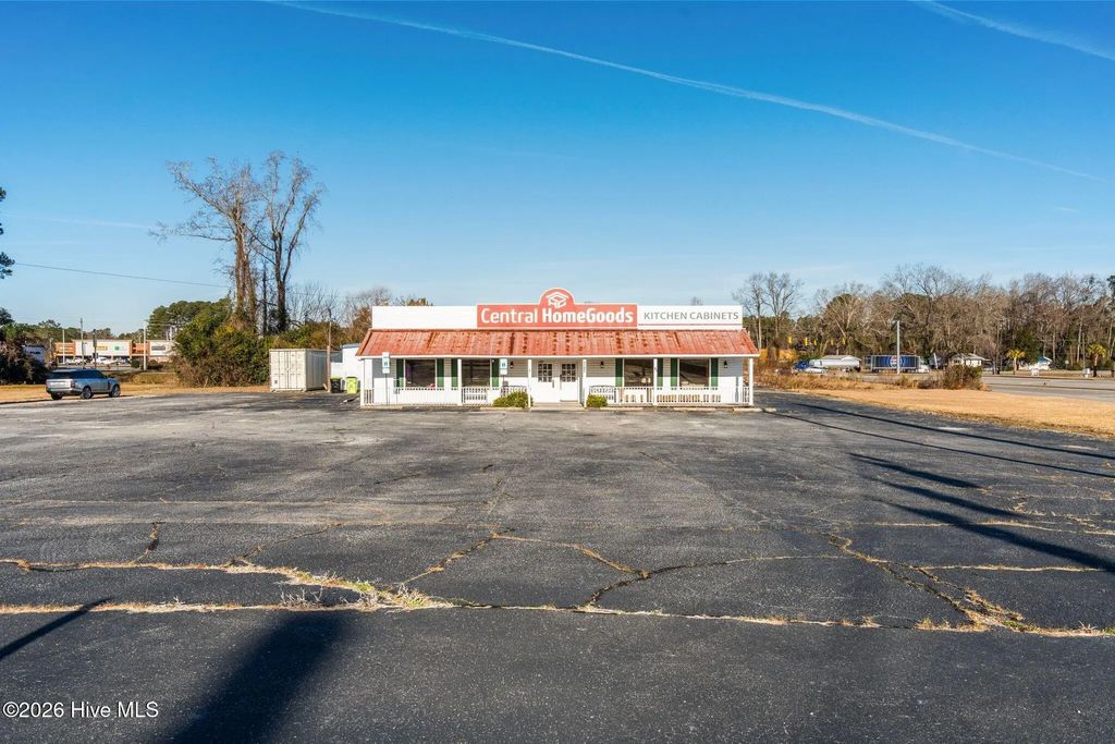 1702 S Madison Street, Whiteville