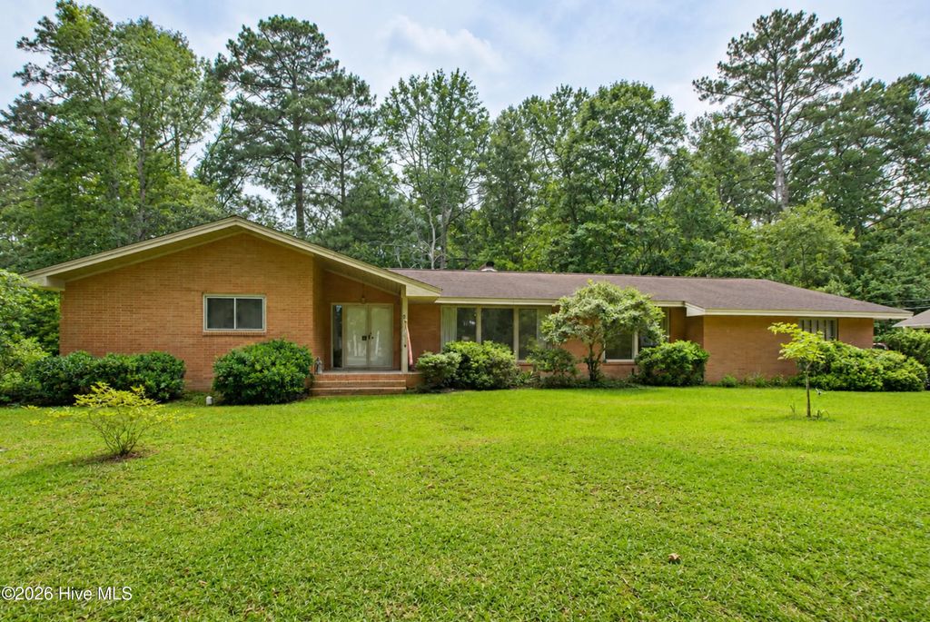 527 Edgewood Circle, Whiteville