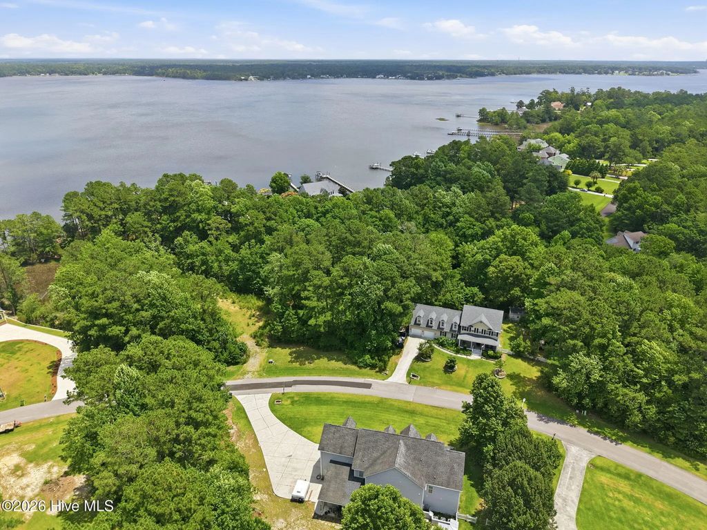306 Limbaugh Lane, Swansboro