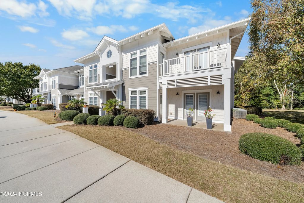 2537 St James Drive Se 807, Southport