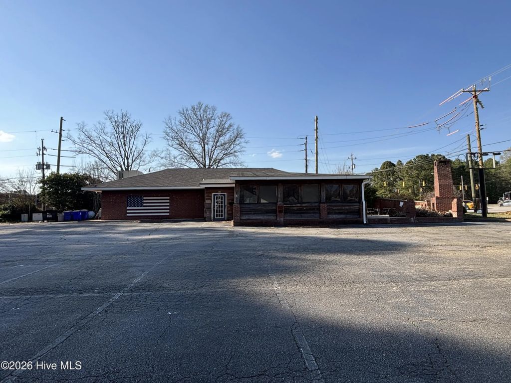 1475 W Market Street, Smithfield