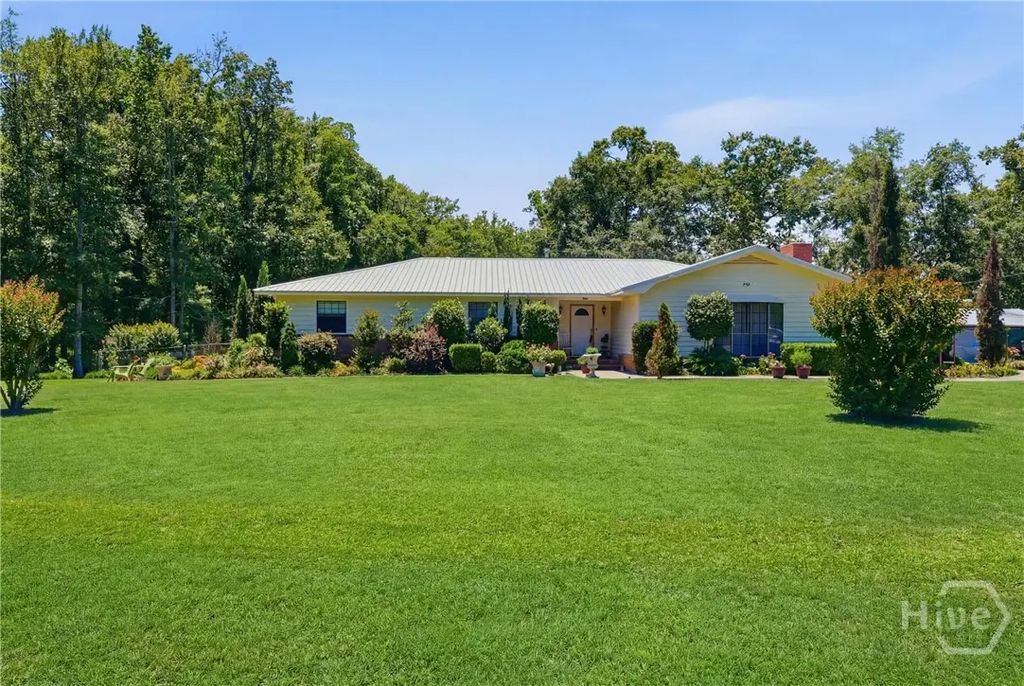 863 N Macon Street, Ludowici