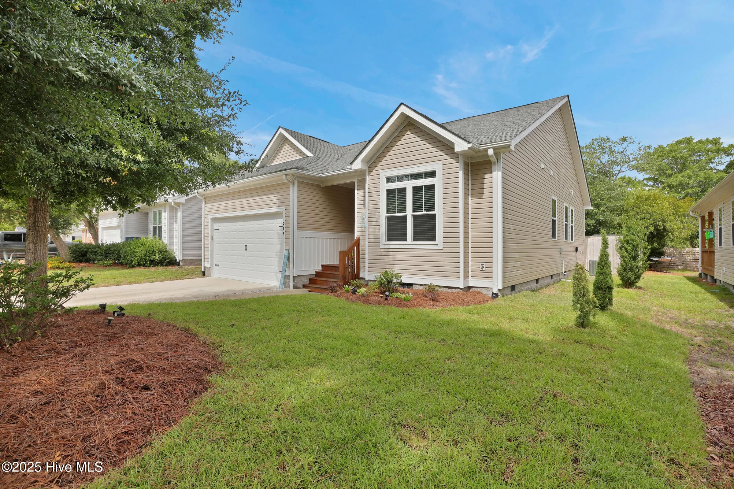 215 Ne 54th Street, Oak Island