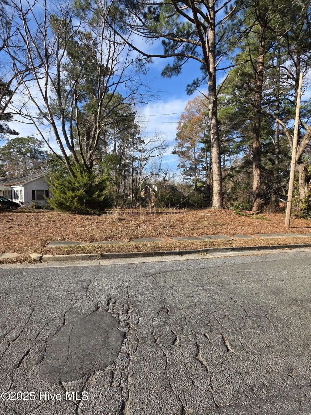 404 Summit Avenue, Kinston