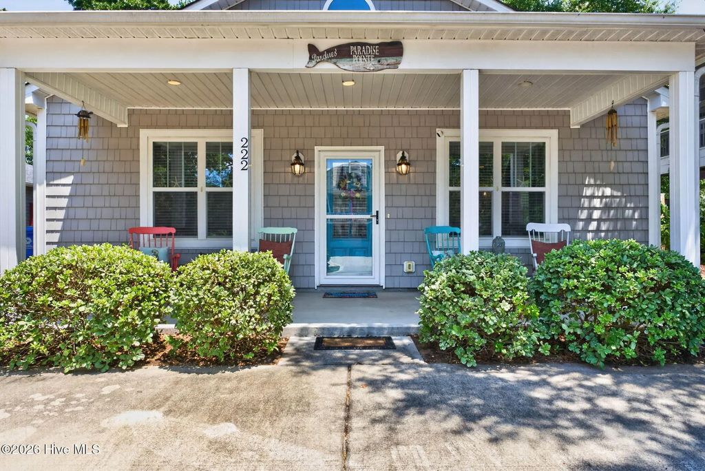 222 Ne 37th Street, Oak Island