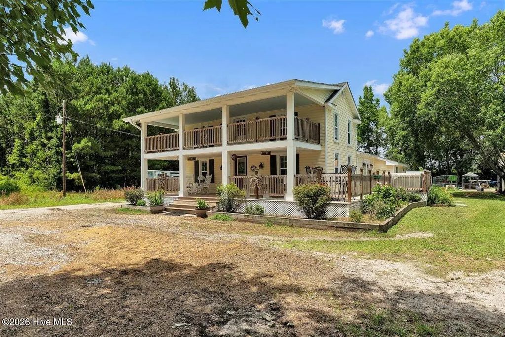 330 Lake Road, Newport